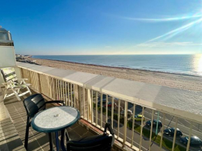 Appartement bord de mer avec balcon et parking - FR-1-652-47